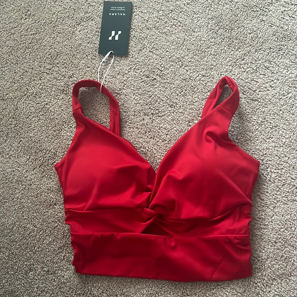 HALARA Low Support Twisted Cut Out Sports Bra